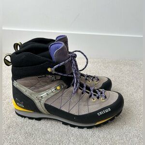 Women's Hiking Boots - Black and Purple